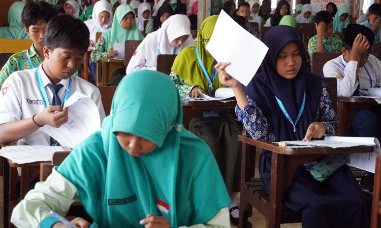 FOKUS: Peserta mengerjakan soal Cj Olimpiade dengan penuh konsentrasi.