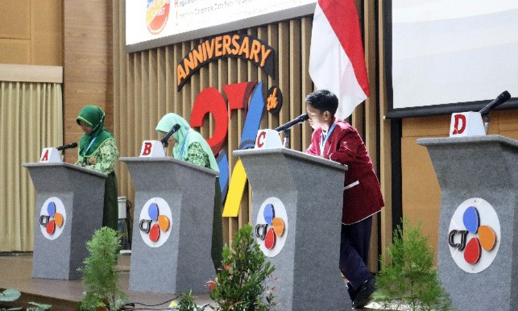 PENUH SEMANGAT: Peserta sangat antusias berlomba-lomba merebut piala CJ olimpiade