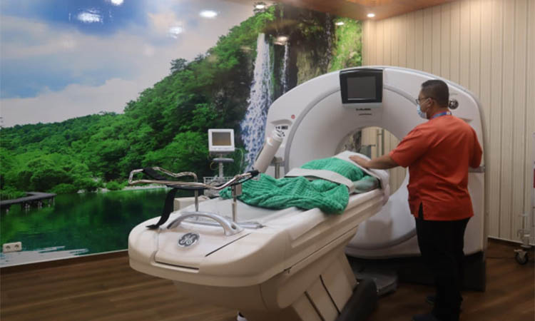 MUDAHKAN PASIEN: Alat CT Scan yang kini sudah dimiliki RSUD Grati Kabupaten Pasuruan. Kehadiran CT-Scan membuat pasien kini tidak perlu dirujuk ke fasilitas lain.