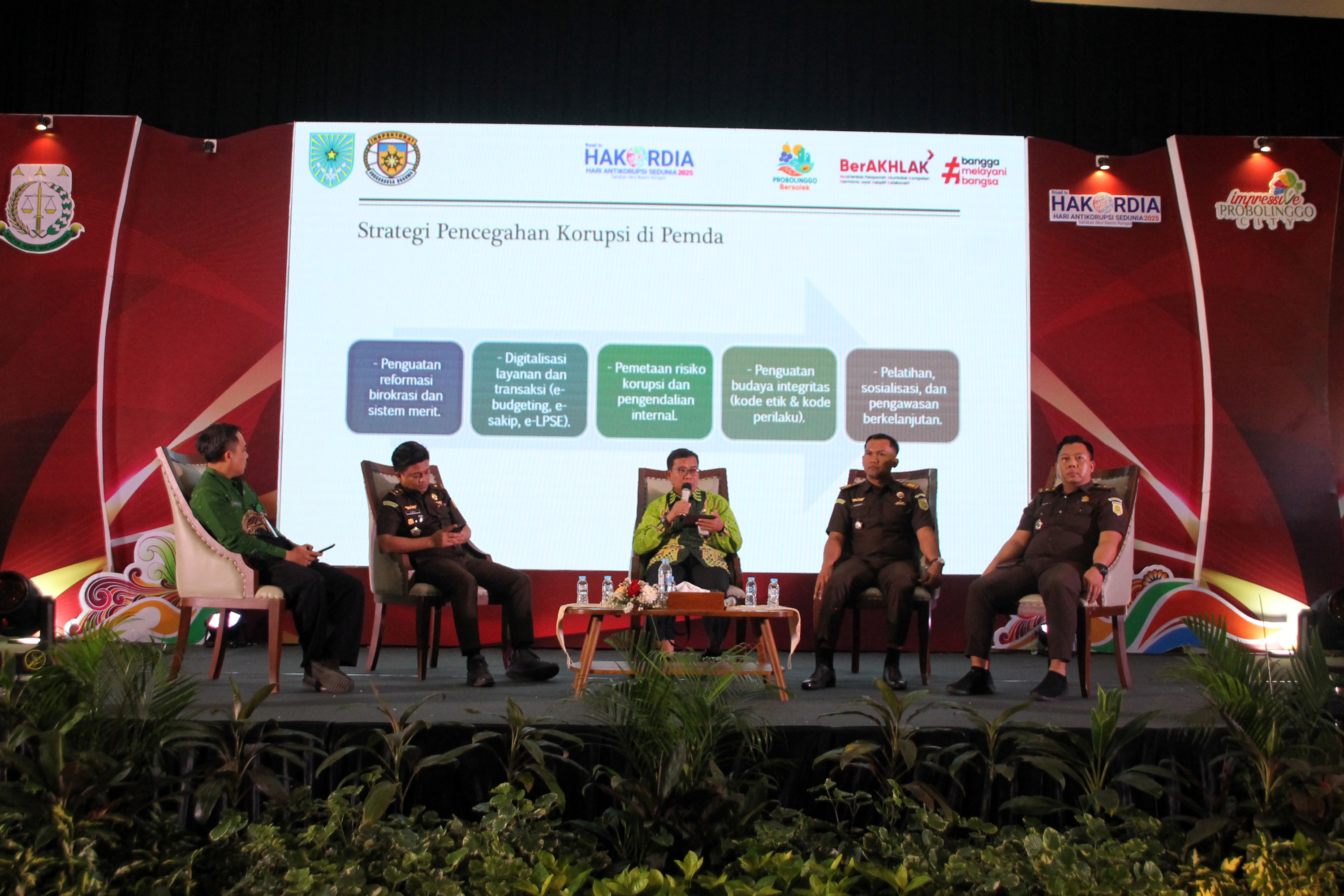 FGD: Usai seremonial acara dilanjutkan, Forum Group Discussion (FGD) bertema : "Berantas Korupsi untuk Kemakmuran Rakyat."
