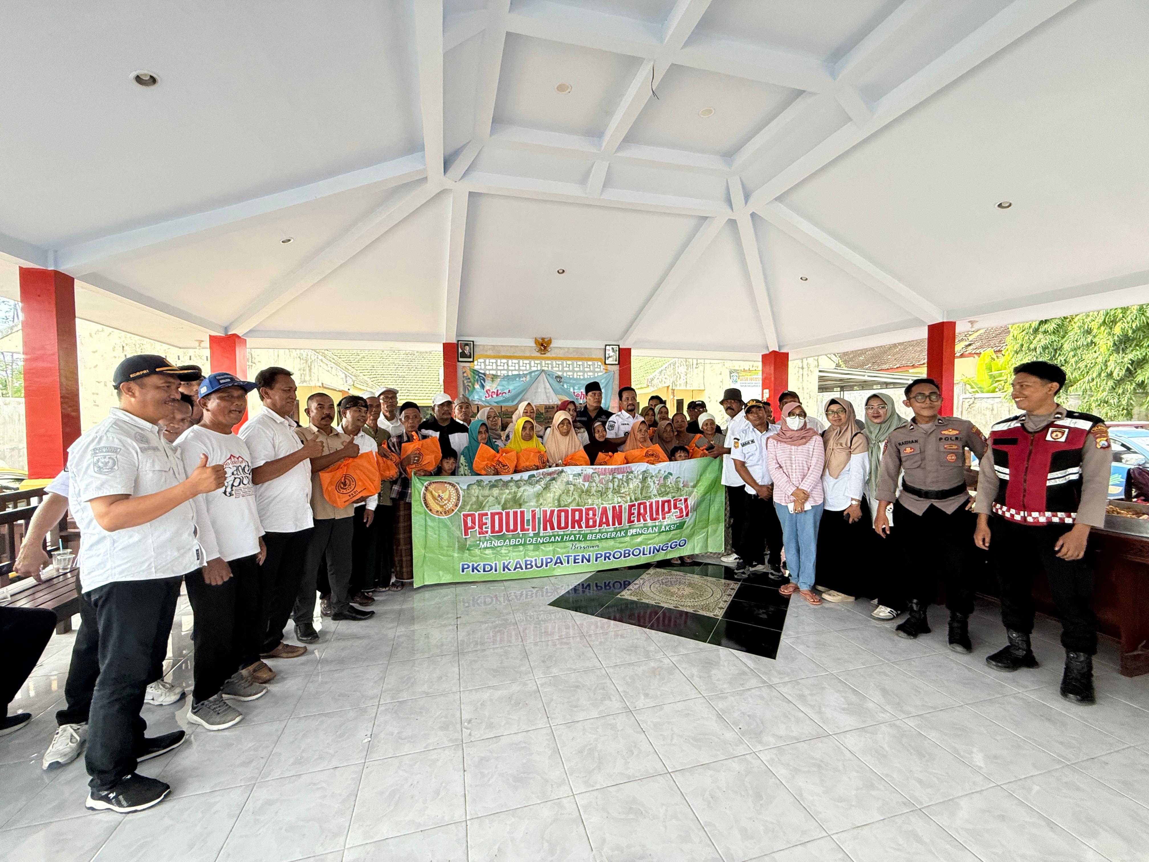 PKDI Probolinggo saat memberikan ribuan paket bantuan diberangkatkan untuk warga terdampak bencana.