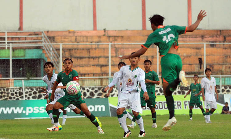 MEMUKAU: Laga melawan Surabaya Muda yang membuat Pasuruan United panen gol. Mereka tampil memukau, dengan memberondong 9 gol tanpa balas.