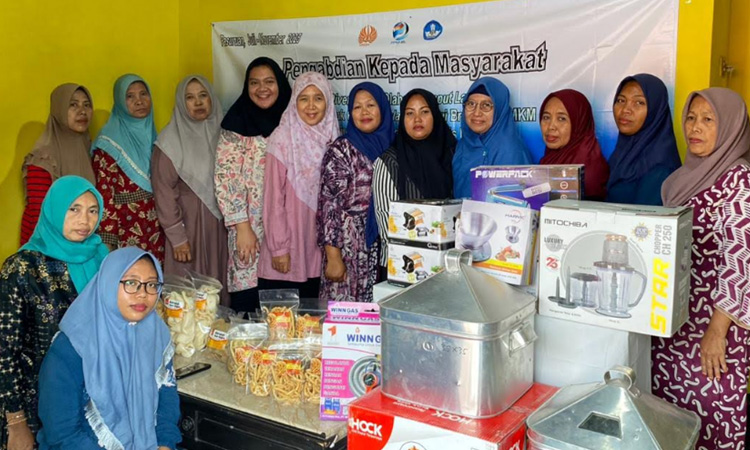 DONGKRAK UMKM: Peserta pose bersama usai mendapat pelatihan.