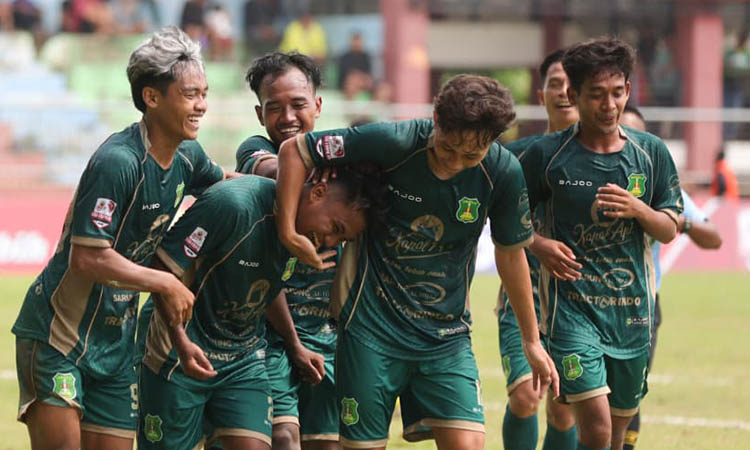 SUDAH LOLOS: Pemain Persekap merayakan kemenangan setelah bertanding di fase grup. Hari ini Laskar Suropati akan melakoni laga terakhirnya dan menargetkan tiga poin.