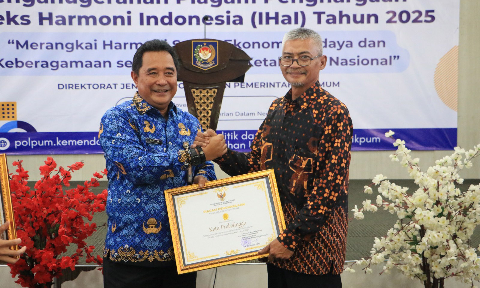 APRESIASI: Apresiasi Penghargaan IHaI dari Kementerian Dalam Negeri diterima Kepala Bakesbangpol Kota Probolinggo pada 17 November 2025.