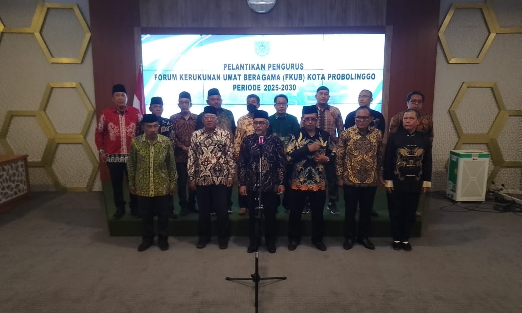FKUB: Fasilitasi Bakesbangpol menggelar pelantikan Pengurus FKUB Kota Probolinggo Periode 2025-2030 di Command Center, Kantor Wali Kota Probolinggo pada 24 April 2025.