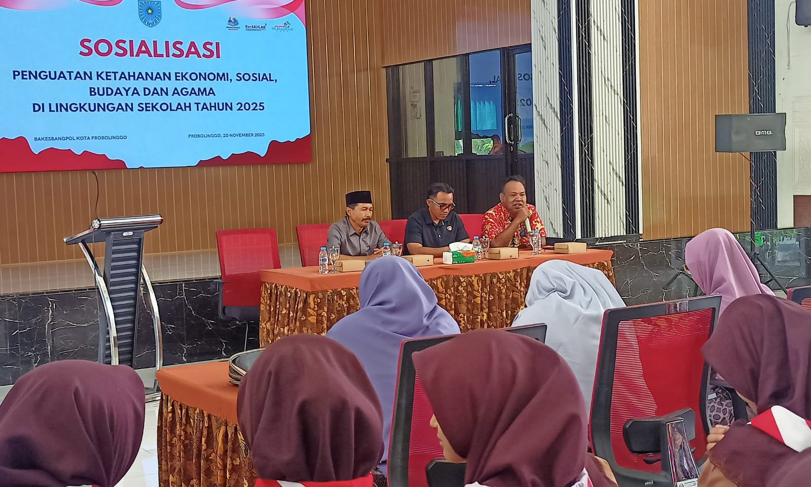 EKSOSBUD: Kegiatan Sosialisasi Penguatan Ketahanan Ekonomi, Sosial, Budaya, dan Agama di lingkungan sekolah, bertempat di SMPN 9 Kota Probolinggo pada 16 Oktober 2025.