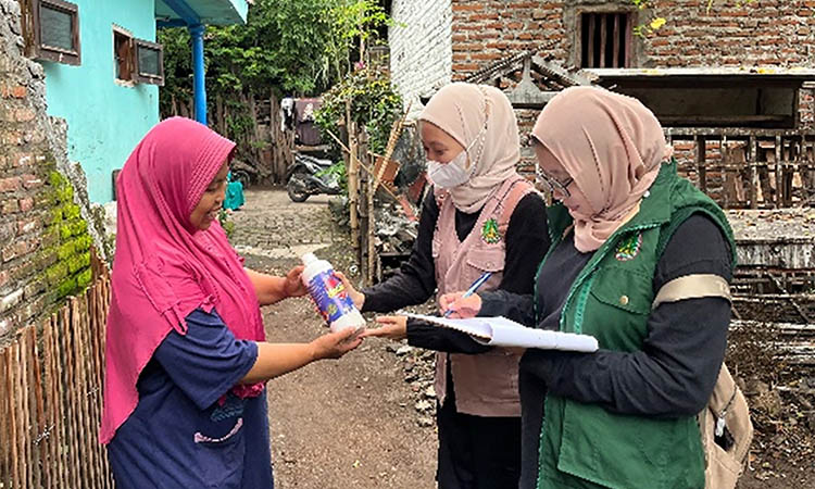 EDUKASI: Untuk memberikan pemahaman soal penyakin PMK, DPKP Kota Pasuruan intens melakukan komunikasi, memberikan informasi serta mengedukasi (KIE) kepada peternak.