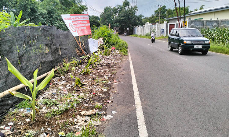 BERSIH: Lokasi tepi jalan yang kerap dijadikan tempat pembuangan sampah.