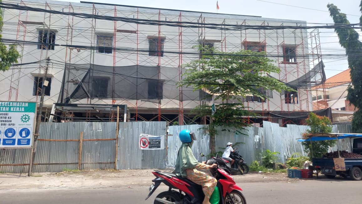 TERANCAM PUTUS KONTRAK: Proyek lanjutan pembangunan Inspektorat itu hasil evaluasi pekan ini, pekerjaan rekanan minus 63 persen.