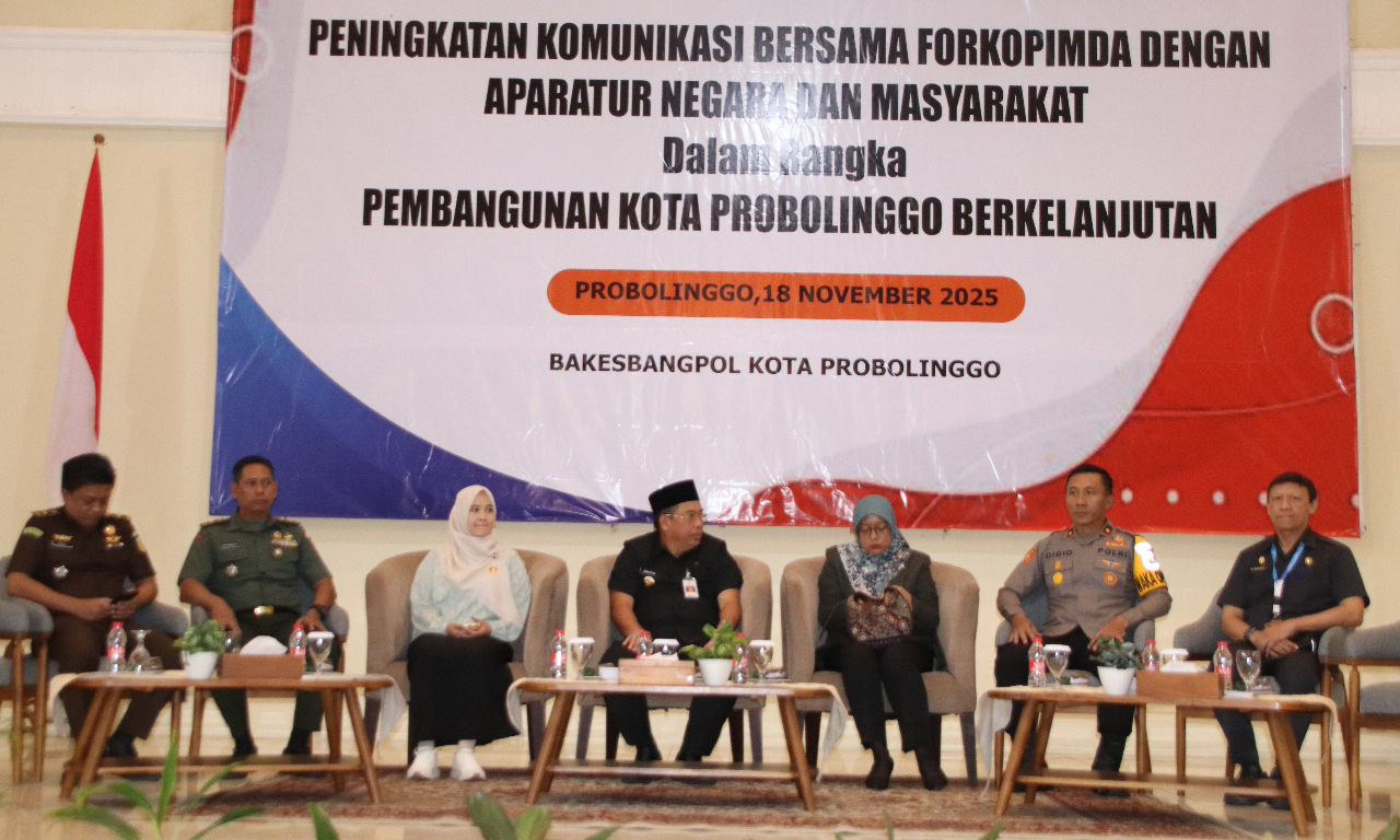 DIALOG INTERAKTIF: Melalui fasilitasi Bakesbangpol, Wali Kota Probolinggo dr. Aminuddin bersama seluruh Forkopinda bisa duduk bersama menangkap berbagai isu sekaligus mencari solusi bersama, Selasa (1