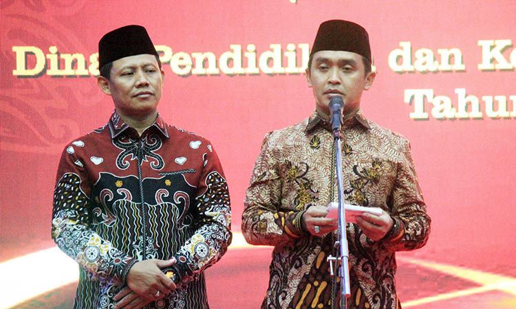 KOMPAK: Wali Kota Pasuruan, Adi Wibowo dan Wakil Wali Kota Pasuruan, Mohammad Nawawi saat memberikan paparan.