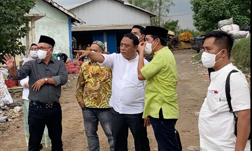 SIDAK TPA: Komisi III DPRD Kota Pasuruan saat lakukan sidak TPA Blandongan Kota Pasuruan.