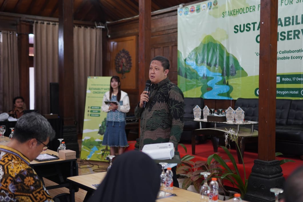 DISKUSI: JTI bersama dengan Balai Pengelolaan Daerah Aliran Sungai (BP DAS) Brantas Sampean, komunitas dan penggiat lingkungan Pasuruan saat berdiskusi tentang pengelolaan Sumber Daya Air di Welang