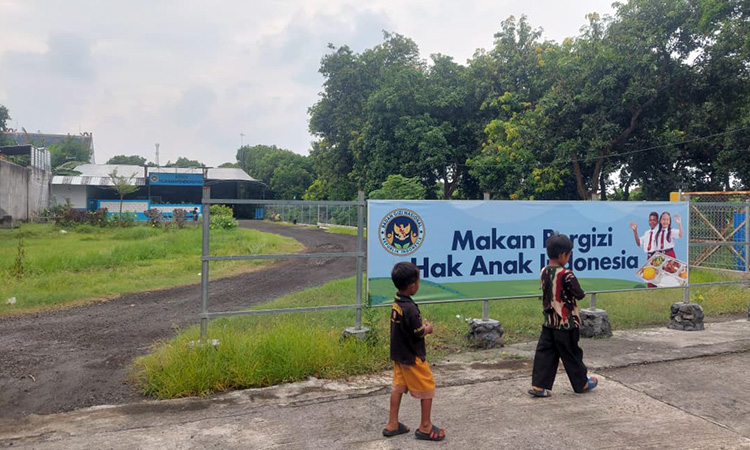 SEPI: SPPG Tisnonegaran, salah satu dari dua SPPG yang berhenti beroperasi sementara karena dana operasional belum cair. Kemarin (19/12), tidak ada aktivitas di tempat itu.