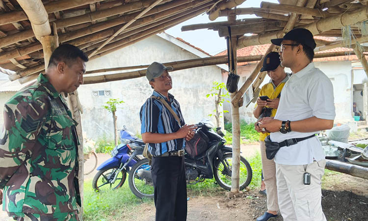 PROGRAM PUSAT: Ketua Komisi II : Ryadlus Sholihin Firdaus, M.Pd meninjau dan monitoring langsung pembangunan gudang dan kantor Koperasi Merah Putih Kelurahan Wonoasih.