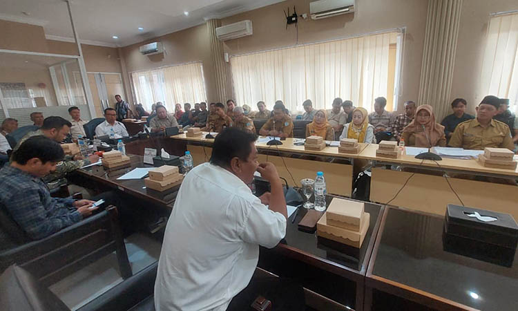 BANYAK PIHAK: Komisi III DPRD Kota Probolinggo, menggelar hearing dengan menghadirkan organisasi perangkat daerah  terkait dan semua penyedia serta konsultan pengawas yang tengah mengerjakan pembangun