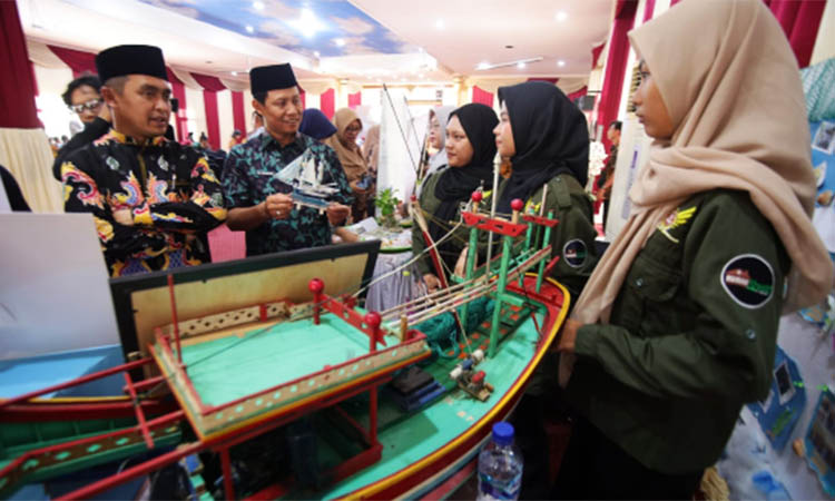 Stan Rumah Kreatif saat didatangi Wali Kota Pasuruan Adi Wibowo dan Wawali M Nawawi.