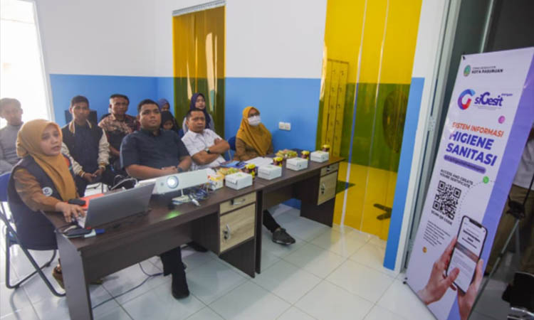 SIgesit Membahana presentasi di hadapan daqan juri saat kunjungan lapangan.