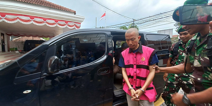 Terpidana kasus korupsi Riang Fauzi (36) saat pers rilis di Kantor Kejaksaan Negeri Kota Probolinggo, Senin (22/12) siang