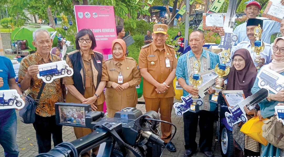 KELOLA SAMPAH: Pemberian kendaraan roda tiga bagi 29 kelurahan akan terus berlanjut hingga 1 kendaraan roda tiga 1 RW.