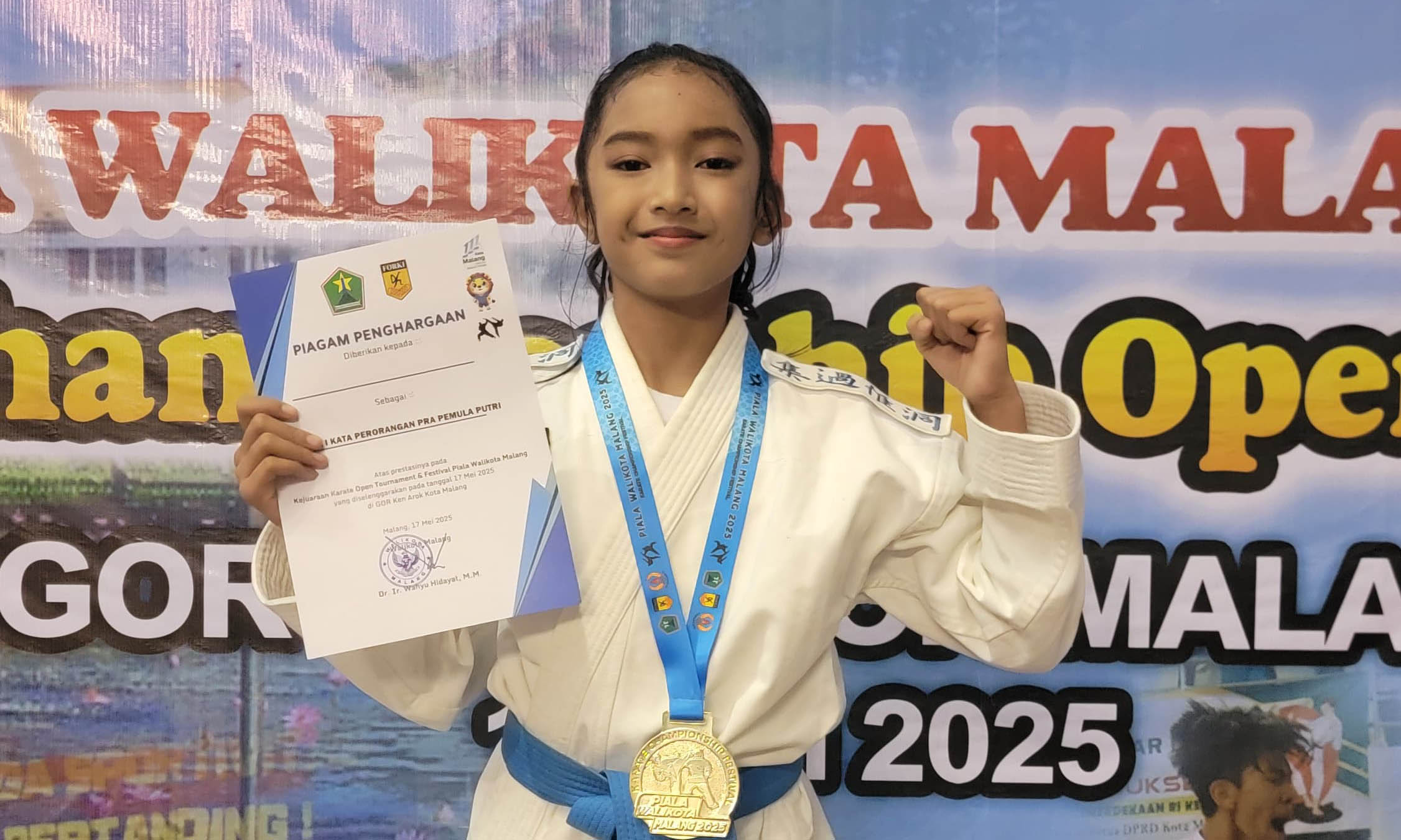 PUNYA POTENSI: Alyssa Shakira Kusumawardani, 11 menunjukkan sejumlah medali yang berhasil ia raih selama menekuni karate