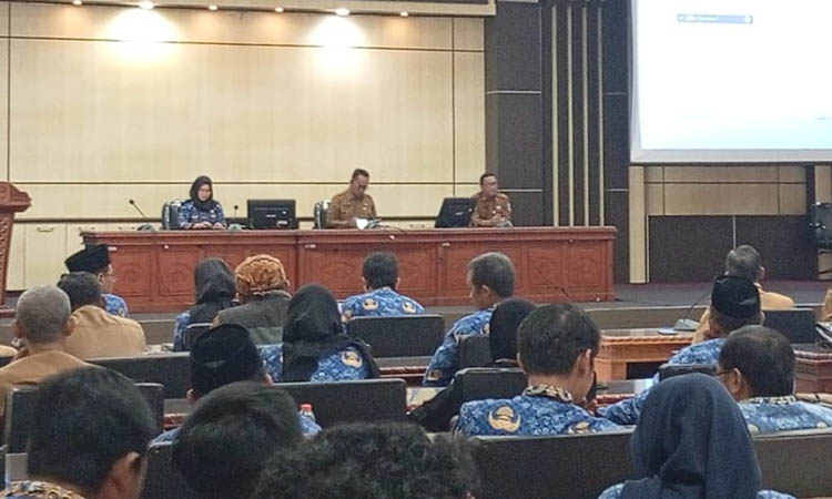 LANGKAH AWAL: Pelatihan instruktur daerah pemutakhiran DTSEN di ruang pertemuan Tengger Kantor Bupati Probolinggo beberapa waktu lalu.