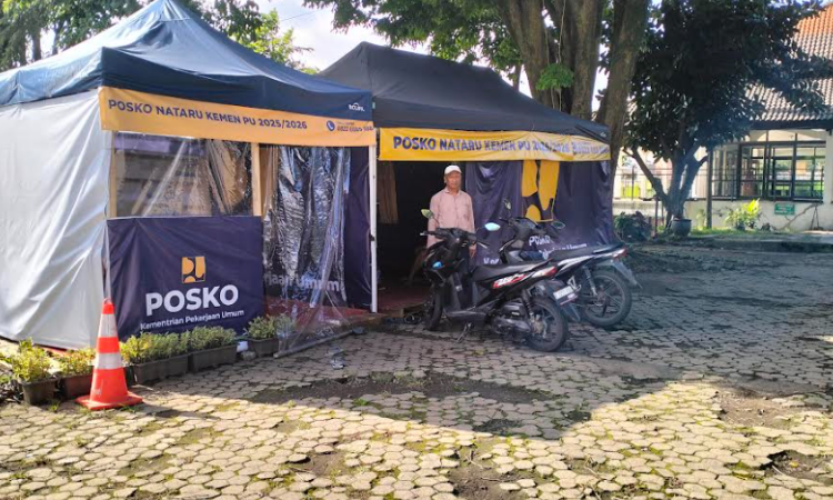 TEMPAT ISTIRAHAT: Keberadaan posko terpadu yang disiapkan BBPJN Jatim Bali. Tak hanya ruang istirahat, karena di posko setempat, juga menjadi tempat monitoring. Bahkan, juga disediakan coldmix