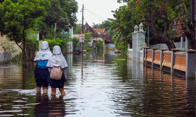 TERGENANG: Banjir yang melanda kawasan Rejoso beberapa waktu lalu. Risiko bencana banjir, masih bisa terjadi hingga Maret seiring dengan hujan yang masih akan berlangsung.