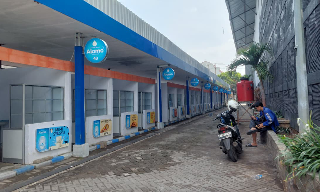 KOSONG: Puluhan stand sentra kuliner sisi utara GOR A. Yani, Kota Probolinggo, masih kosong.
