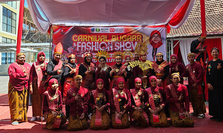 HARI KEMERDEKAAN: RSUD Waluyo Jati menggelar Carnival Bugar dan Fashion Show dalam memeriahkan HUT ke-80 RI.
