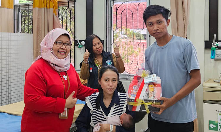 APRESIASI: RSUD Waluyo Jati rutin memberikan hadiah kepada ibu hamil yang melahirkan pada 17 Agustus di RSUD Waluyo Jati.