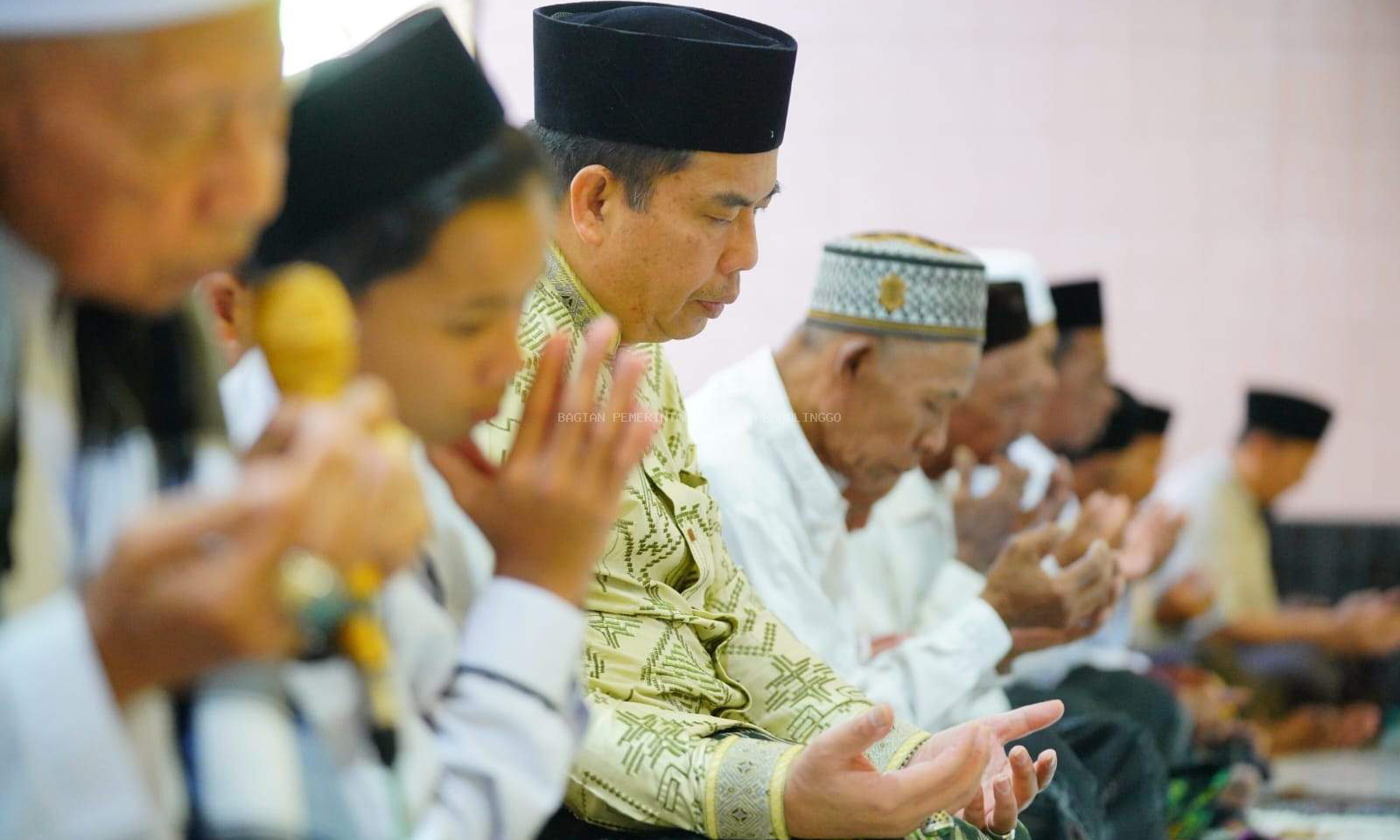 SAFARI: Safari Salat Jumat ke berbagai masjid di seluruh penjuru kota semakin mempererat silaturahmi, bukan hanya dari aktivitas ibadah, tapi juga kebersamaan dalam meningkatkan keperdulian sosial.
