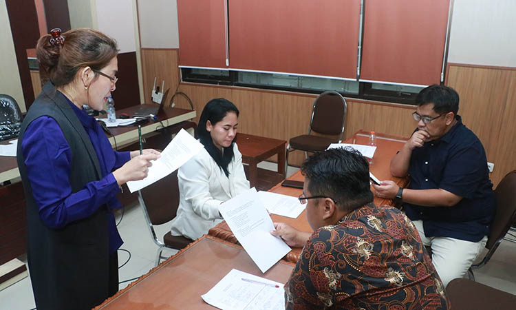 TAHAP KRUSIAL: Peserta pendaftar calon direktur Perumdam Tirta Argapura melakukan seleksi UKK beberapa waktu lalu.