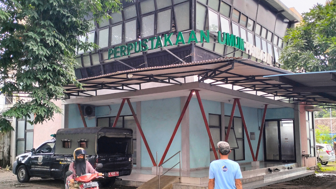 BAKAL DIBEHANI: Perpustakaan Pandaan yang menjadi salah satu titik yang rencananya akan dibenahi. Selain Perpustakaan Pandaan, ada dua titik lain, yang akan direhab tahun ini.