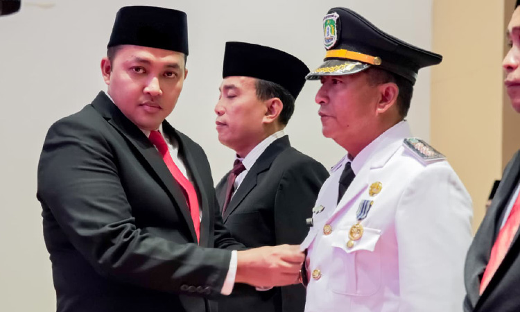 Bupati Pasuruan HM Rusdi Sutejo saat memimpin jalannya mutasi pejabat Pemkab Pasuruan Kamis (8/1).