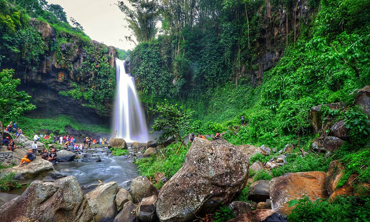 WISATA: Air terjun Guyangan di Kecamatan Krucil menjadi salah satu wisata andalan Kabupaten Probolinggo.