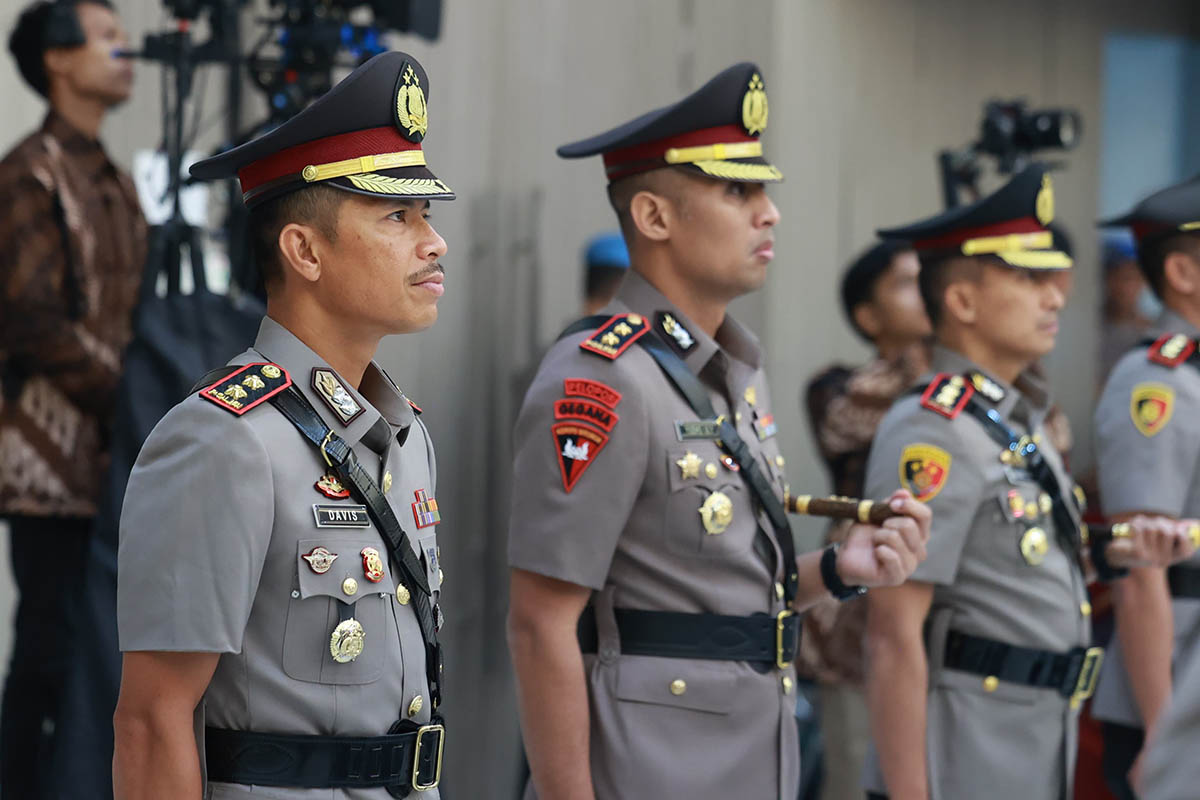 SERTIJAB: AKBP Davis Busin Siswara saat mengikuti jalannya sertijab di Mapolda Jatim, Senin (12/1). Posisinya kini dipercayakan kepada AKBP Titus Yudho Uly yang sebelumnya jabat Kapolres Blitar Kota.
