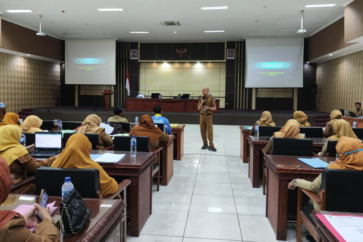 JAGA INTEGRITAS: Kepala Bidang Pengadaan, Pemberhentian, Data dan Informasi BKPSDM Agus Supriyono memberikan materi dalam rakor PPPK paro waktu.