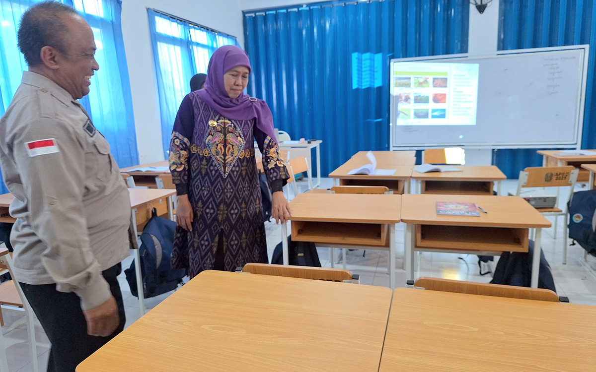 Gubernur Jatim Khofifah saat meninjau sekolah taruna Madani, Bangil.