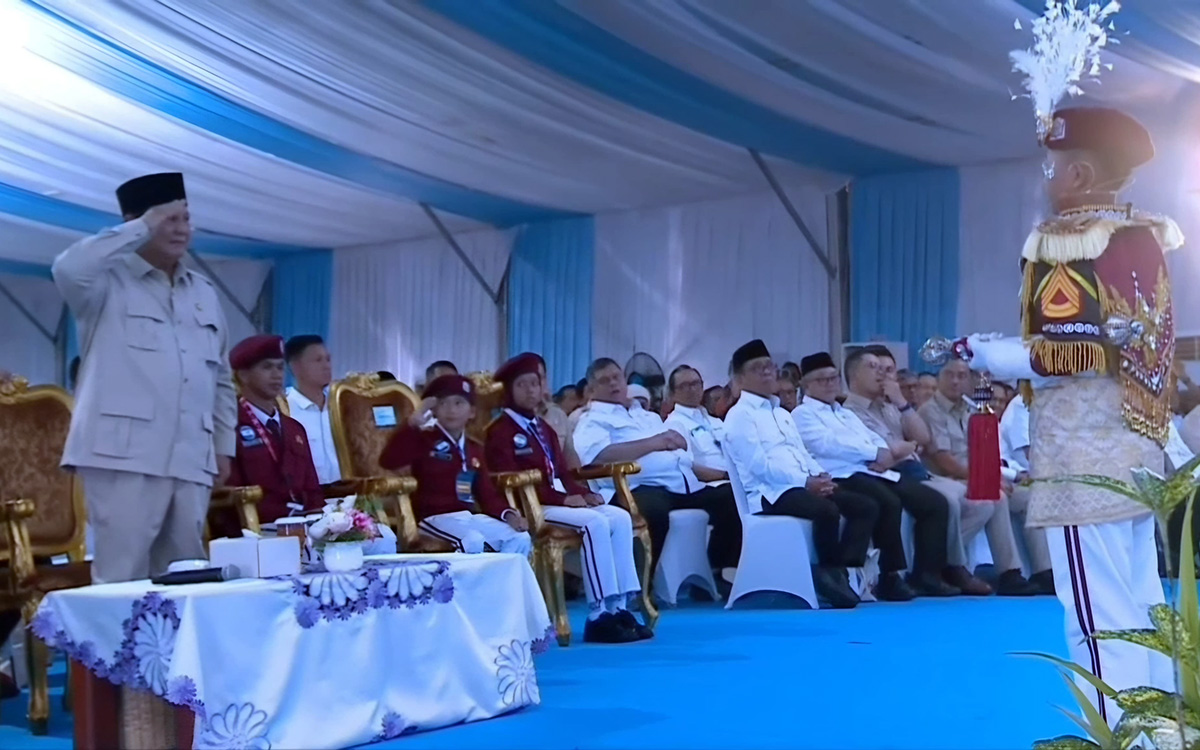 HORMAT GRAK: Rahmad Albifahi, 12, siswa kelas VII SRMP 28 Kota Pasuruan saat bertemu Presiden Prabowo.