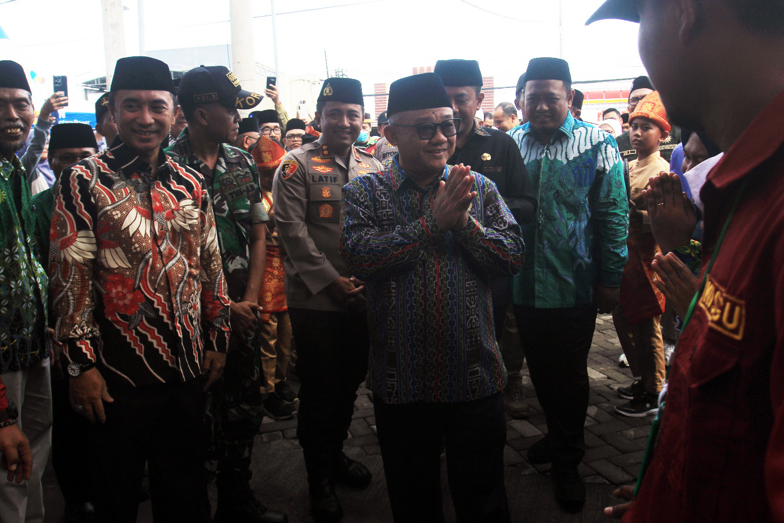 DEMI PENDIDIKAN: Mendikdasmen RI Abdul Mu&rsquo;ti menghadiri resepsi Milad ke-113 Muhammadiyah Kabupaten Probolinggo di SD Muhammadiyah 1 Paiton.
