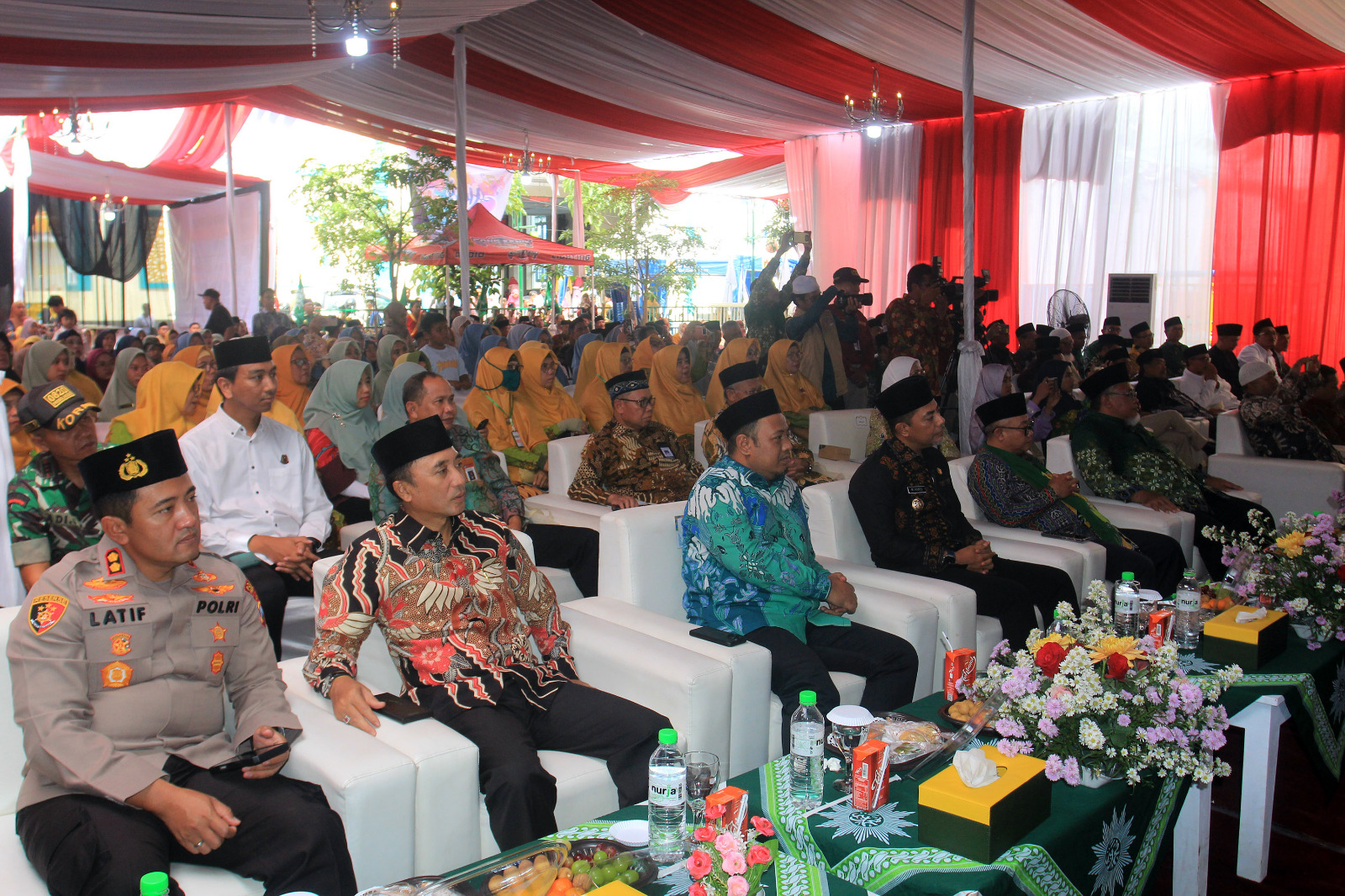 KOMPAK: Resepsi Milad ke-113 Muhammadiyah di Kabupaten Probolinggo juga dihadiri Bupati Probolinggo dr. Mohammad Haris, Wabup Fahmi AHZ, Forkopimda, Pengurus Wilayah Muhammadiyah, dan tamu undangan la