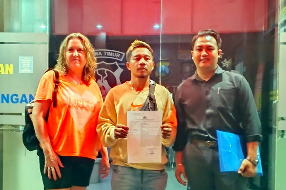 LAPORAN: Rudi Kurniawan saat didampingi kuasa hukumnya melaporkan dugaan penipuan dan penggelapan yang menimpanya.