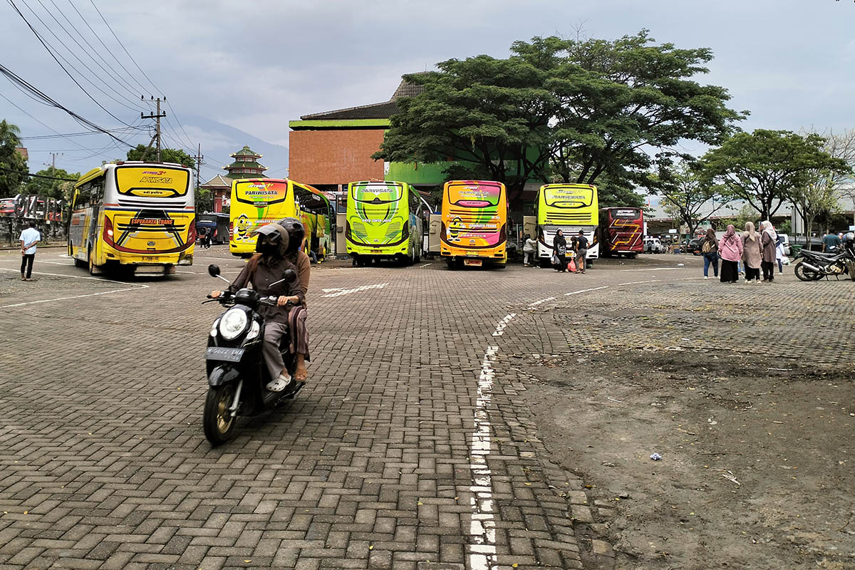 PERLU PENATAAN: Tempat parkir di Pasar Wisata Cheng Hoo yang dinilai perlu ditata lagi.
