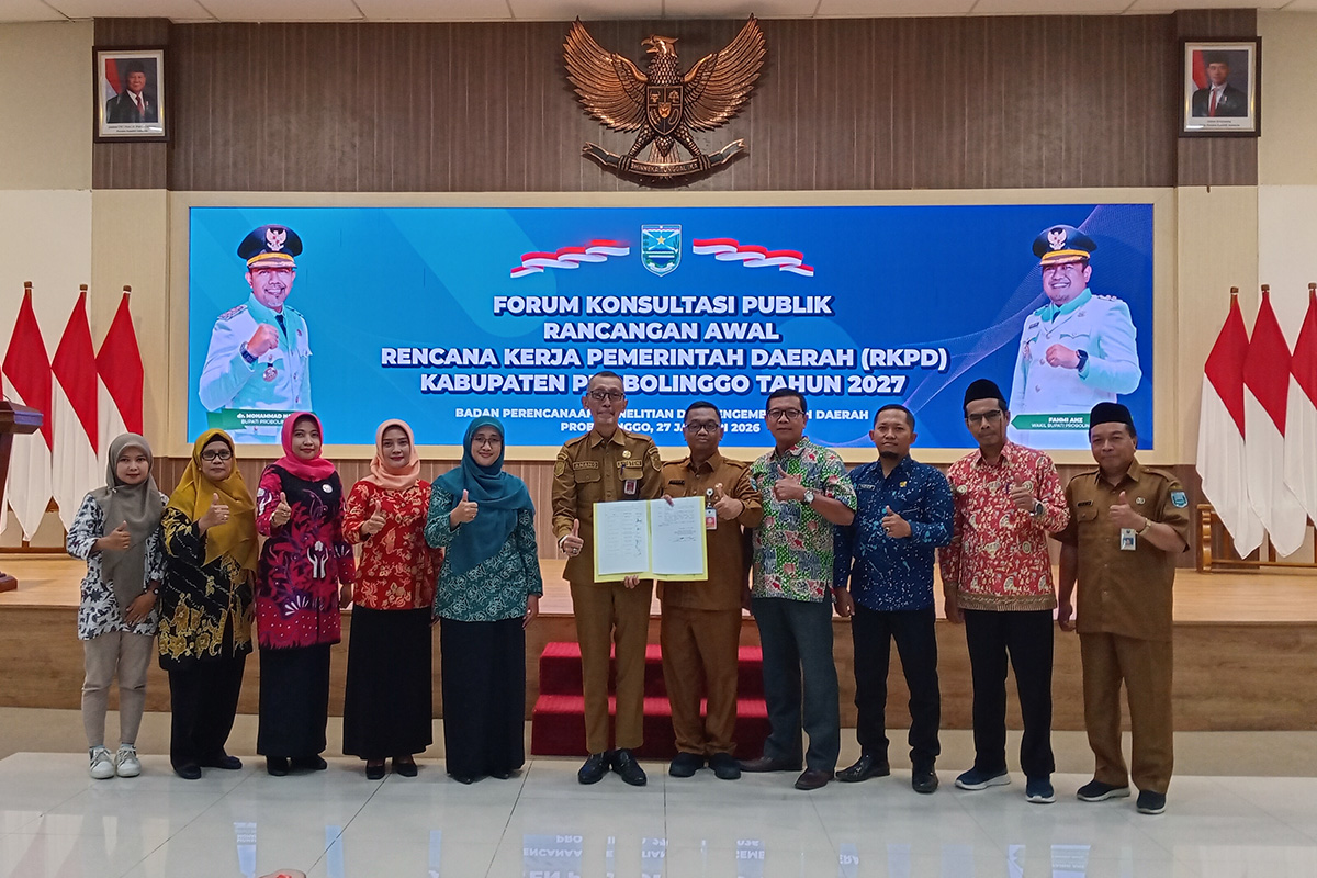 KOMITMEN: Para stakeholder berfoto bersama usai penandatanganan Berita Acara FKP Ranwal RKPD Kabupaten Probolinggo Tahun 2027.