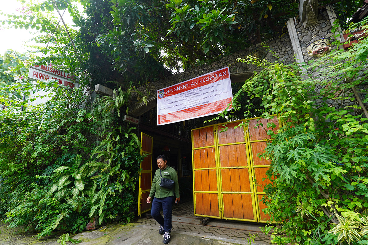 DITOLAK PEMILIK: Banner berisi homestay Hadi