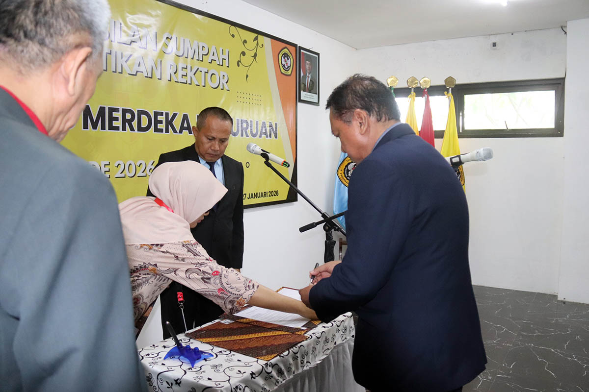 DILANTIK: Dr. Muhammad Misdram S.Kom., M.M.,M.Kom sebagai Rektor baru Universitas Merdeka Pasuruan resmi dilantik pada Selasa (27/1) oleh Ketua Yayasan Unmer Kolonel Arm (Purn) Andi Kaharuddin, S.IP.
