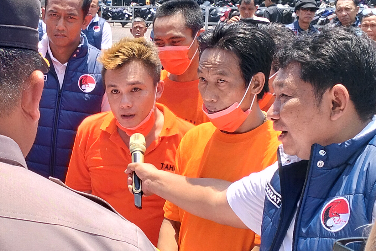 Kasnadi alias Guplek dan Muhammad Ansori  saat kasusnya dirilis Polres Pasuruan, September 2025 lalu. (Dok. Radar Bromo)