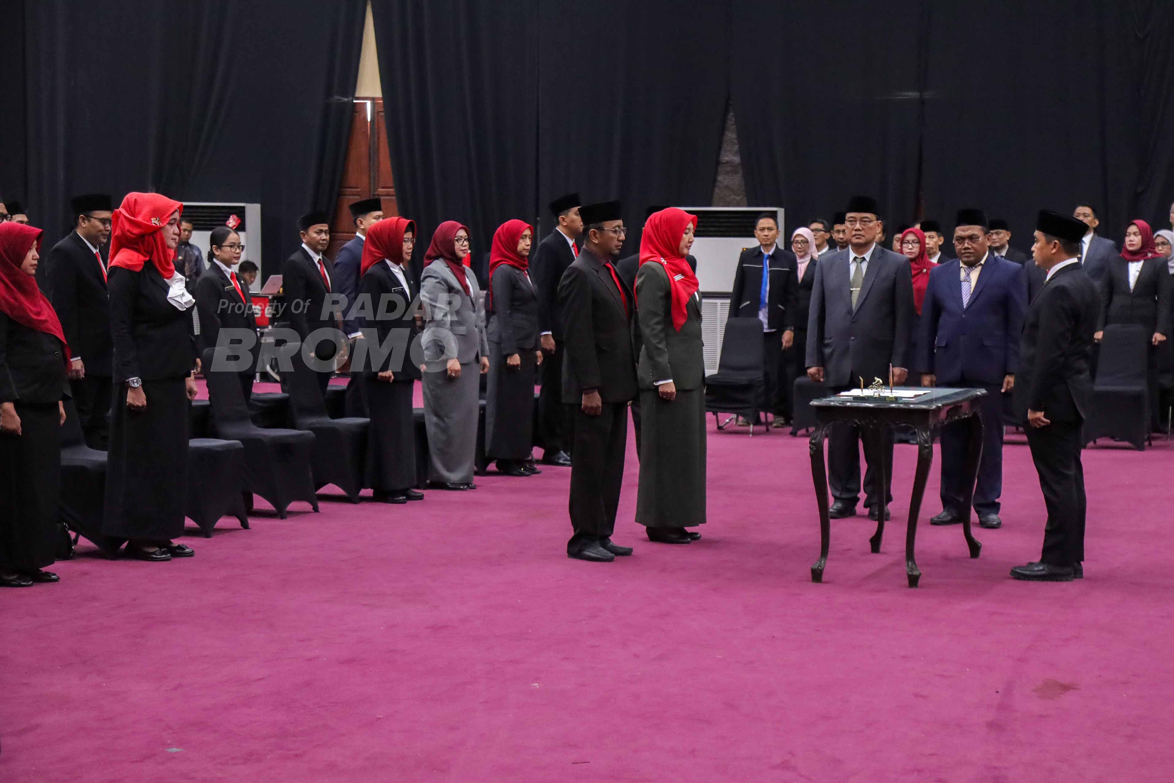 DIMUTASI: Puluhan ASN Pemkot Pasuruan dengan jabatan administrator dan pengawas dimutasi. Di antaranya, ada 22 lurah.